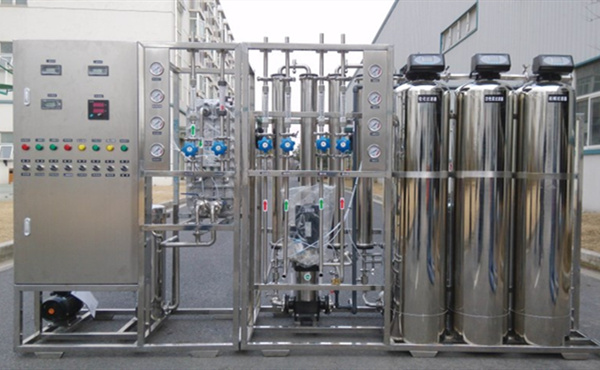 電去離子(EDI)系統主要是在直流電場的作用下，通過隔板的水中電介質離子發生定向移動，利用交換膜對離子的選擇透過作用來對水質進行提純的一種科學的水處理技術。
